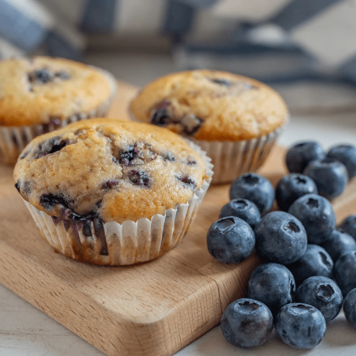 Moule 12 muffins en métal anti adhérent - Alice Délice