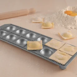 Plaque à 12 raviolis avec rouleau en bois - Alice Délice