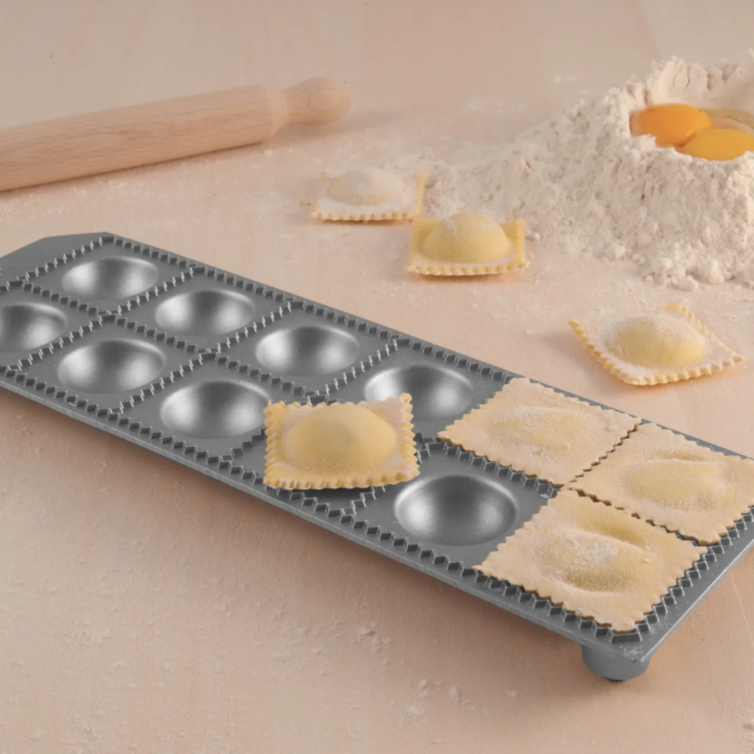 Plaque à 12 raviolis avec rouleau en bois - Alice Délice
