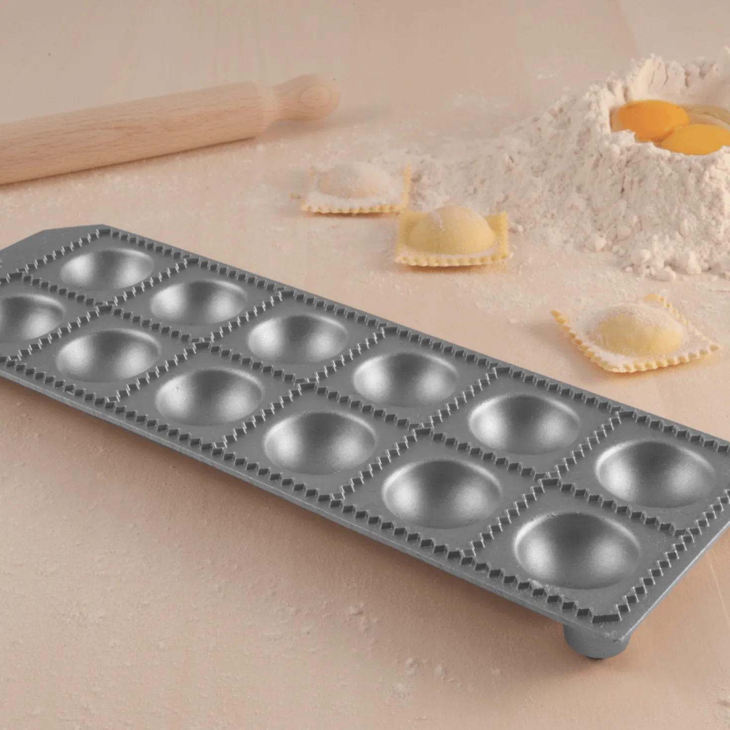 Plaque à 12 raviolis avec rouleau en bois - Alice Délice