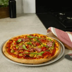 Plaque à pizza perforée en fer blanc 30 cm - Alice Délice