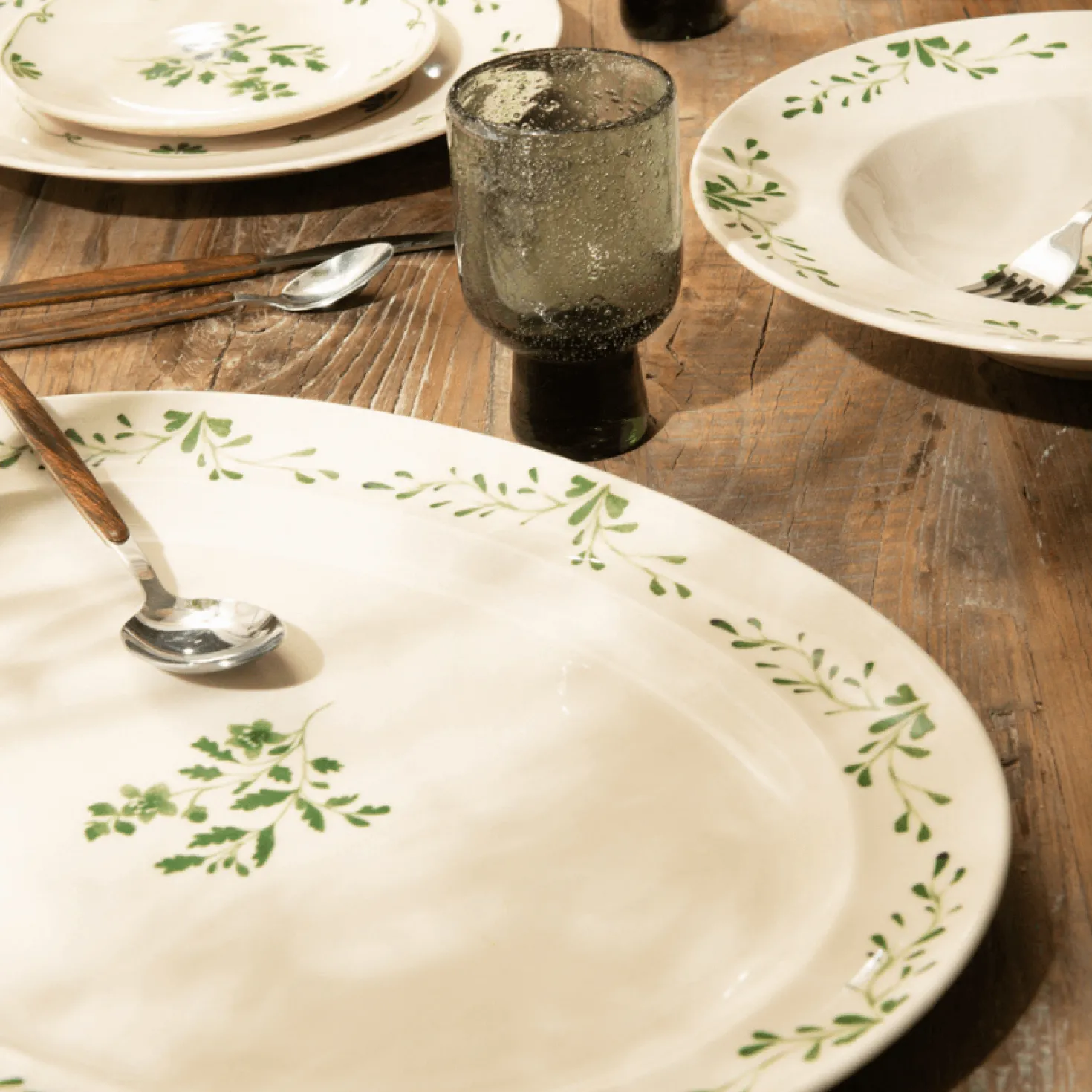 Plat oval 42x30cm Appoline vert - Table Passion