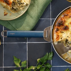 Sauteuse inox La Merveilleuse 28 cm myrtille + livre offert