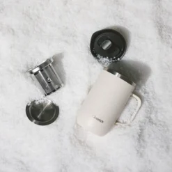 Travel mug isotherme avec anse sable 470 ml - Qwetch
