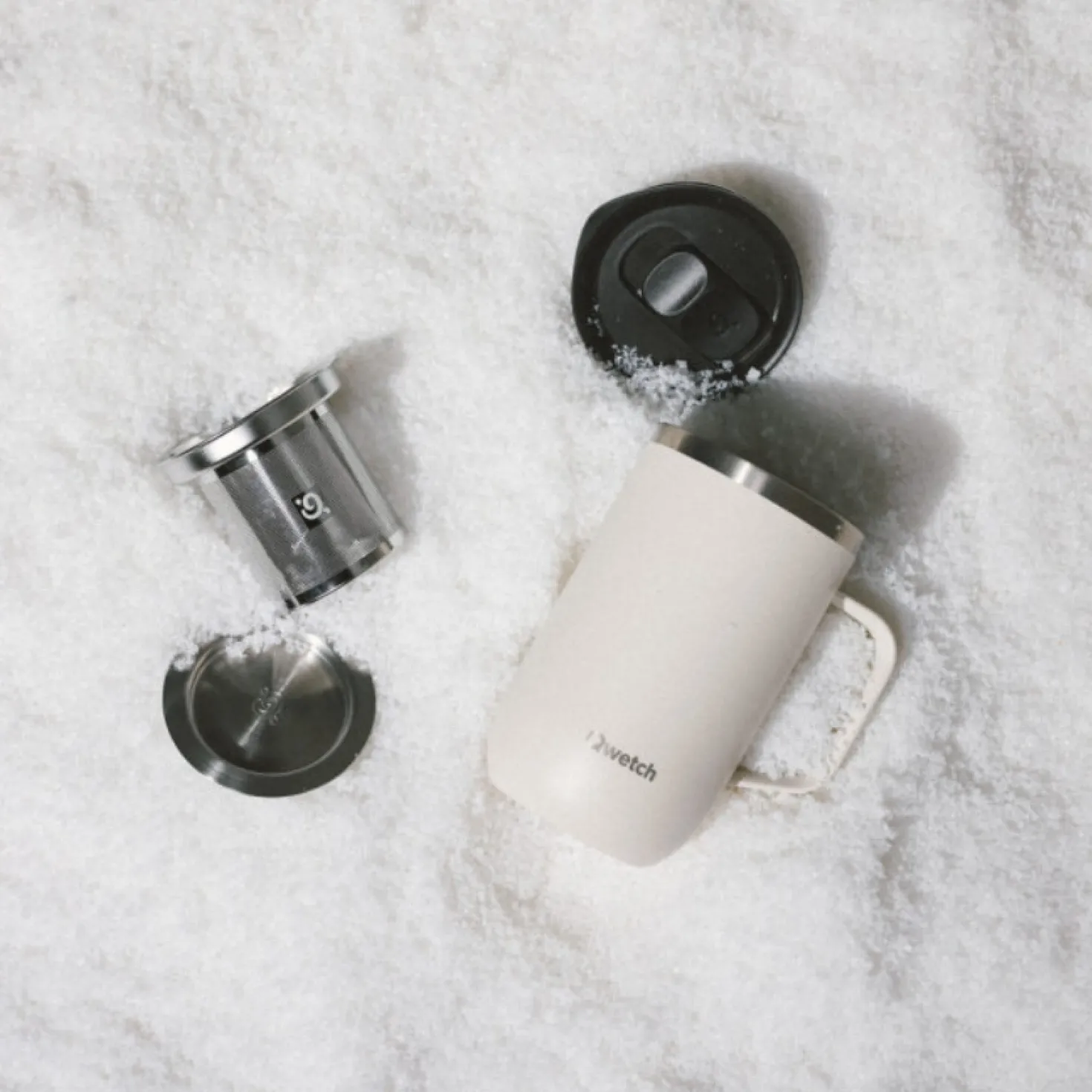 Travel mug isotherme avec anse sable 470 ml - Qwetch